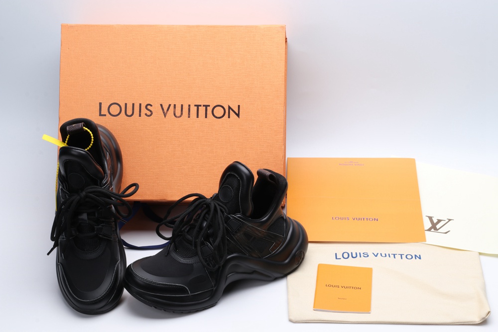 L*V SNEAKER